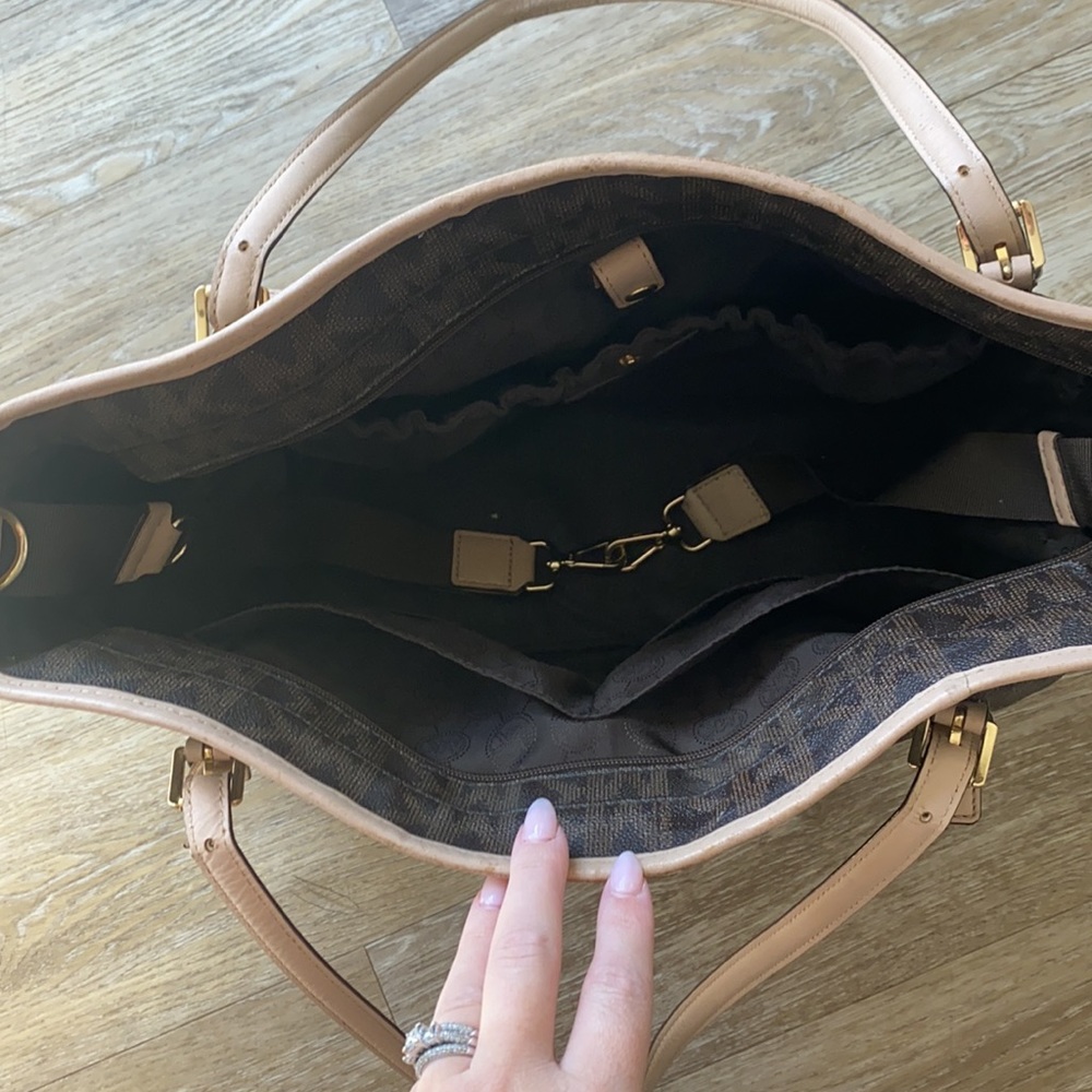 Micheal kors diaper bag - Picture 3 of 4